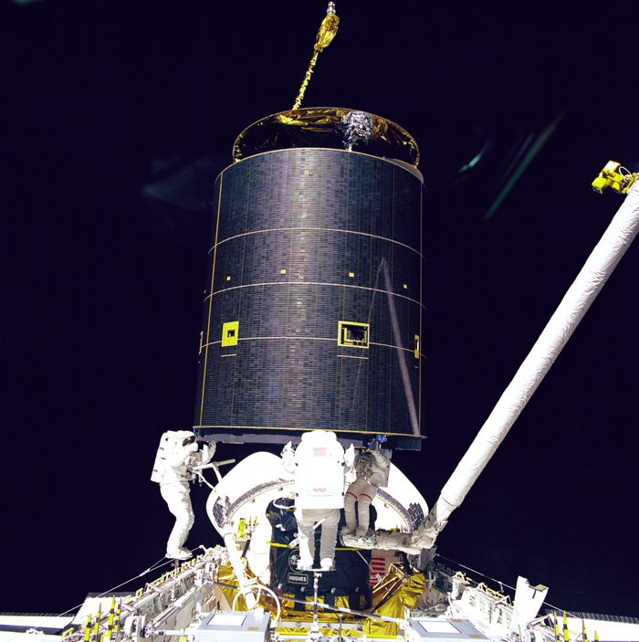 Space History Photo: Three Crew Members Capture Intelsat VI